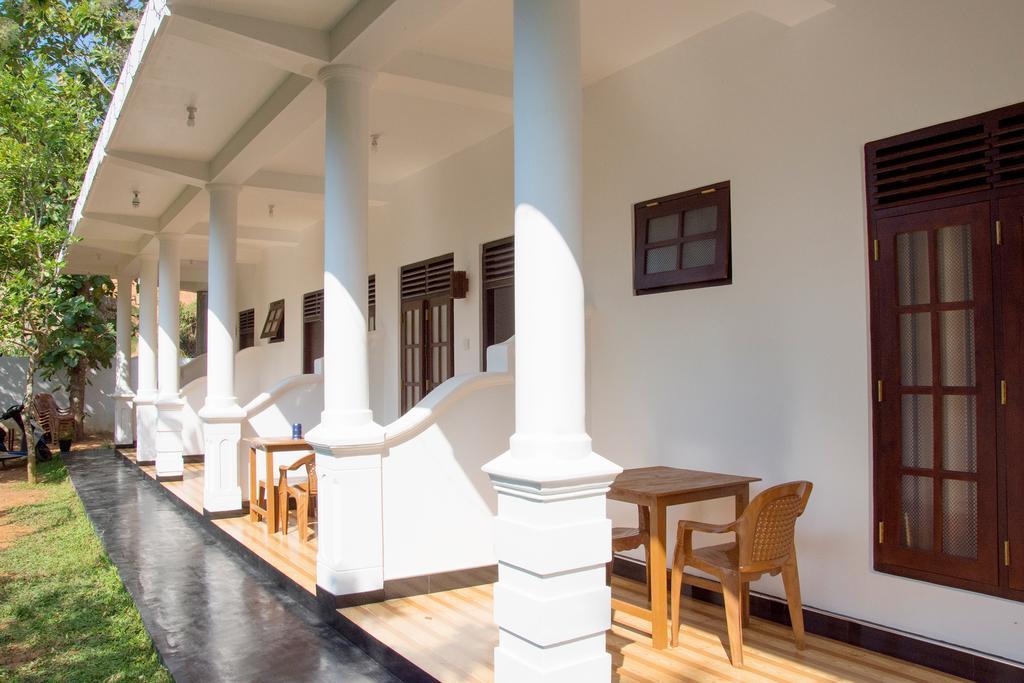 Garden Inn Мириса Екстериор снимка
